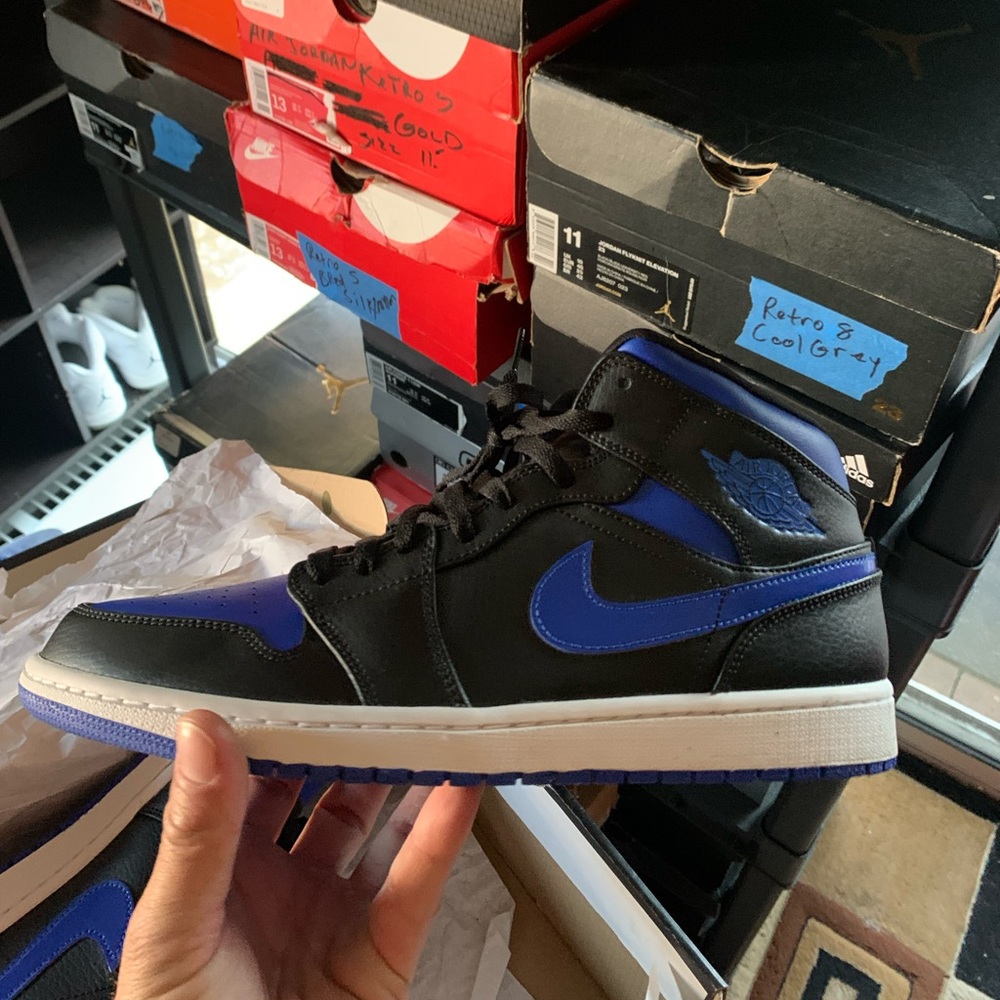Air jordan retro 1 mid royle